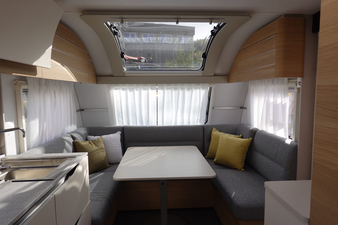 Salon intérieur de l’Adria Adora 613 UT+