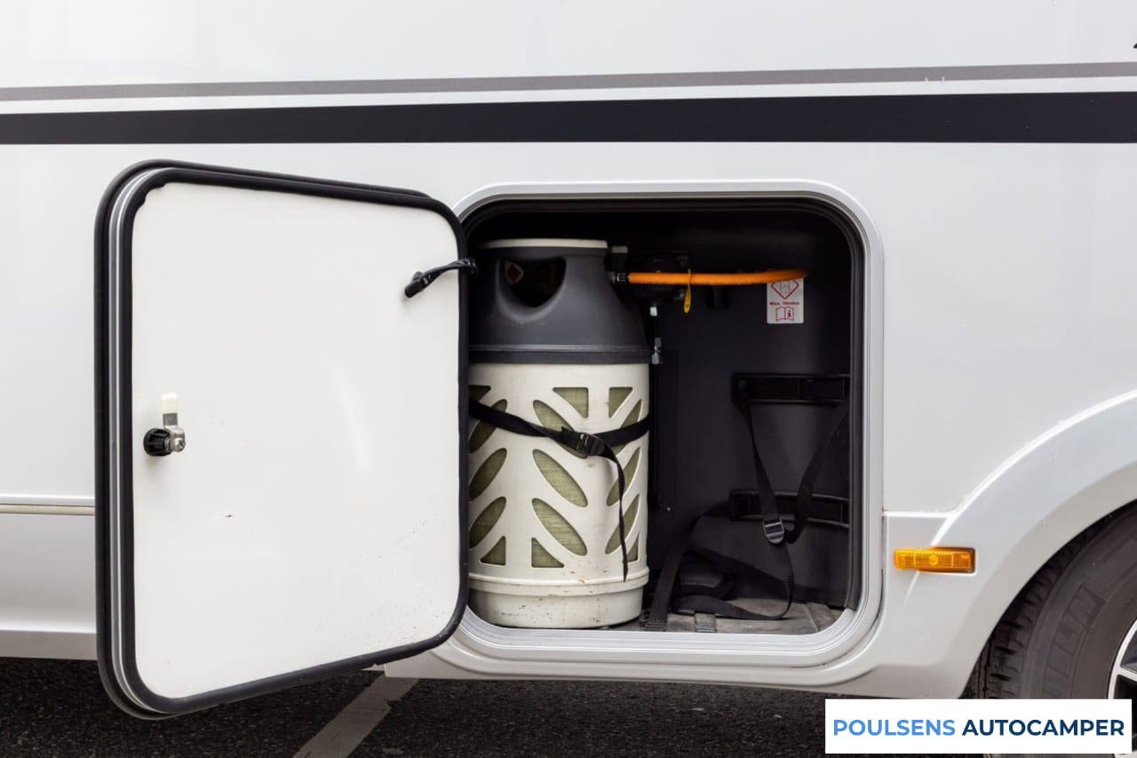 Vue extérieure du camping‑car semi‑intégré Adria CORAL 670 SL 2020 d’occasion