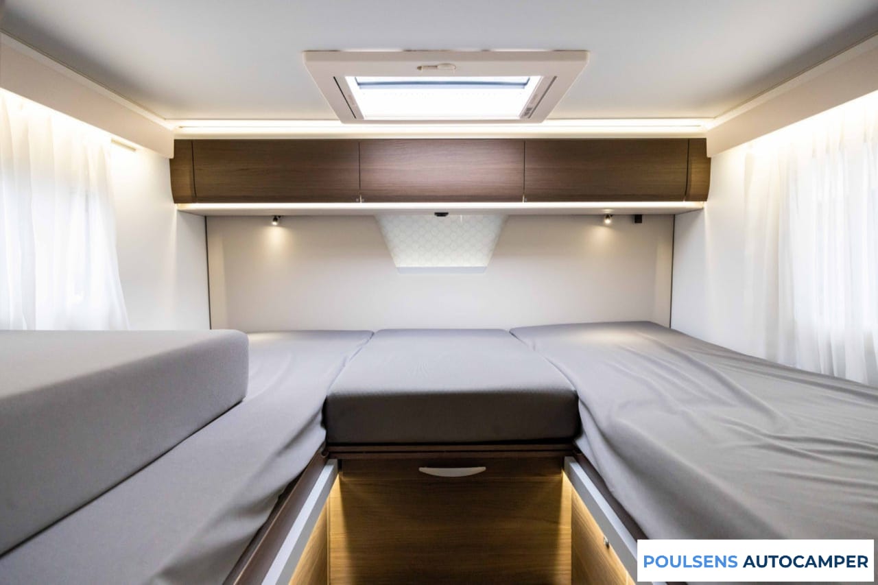 Espace couchage du Adria CORAL 670 SL 2020 avec lits jumeaux