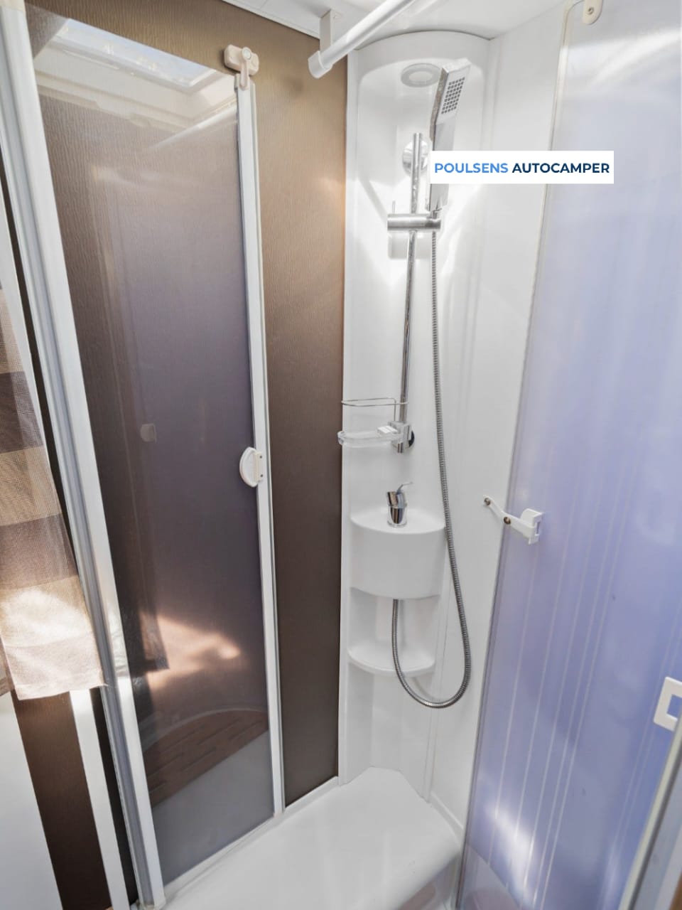 Salle de bain de l’Adria Matrix M 670 SC