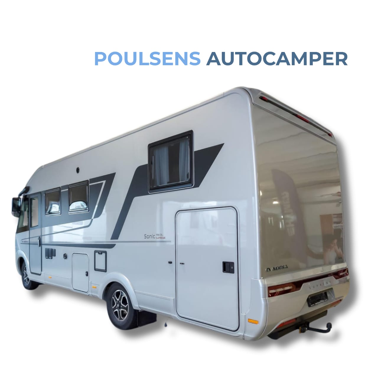 Vue arrière du Adria Sonic Supreme 700 DL avec auvent