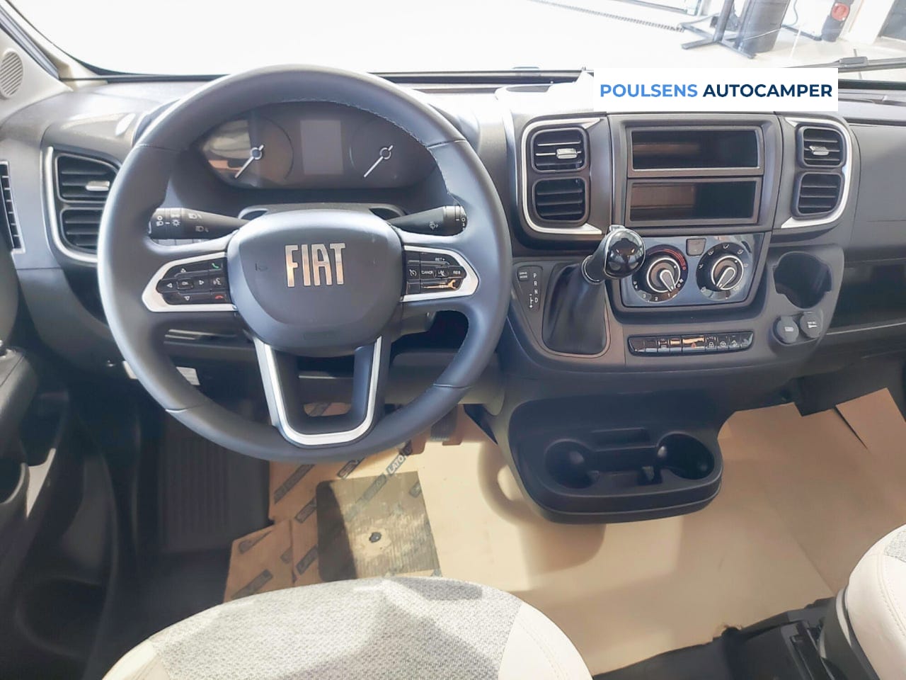 Cabine avant du Carado T 459 Pro+ avec tableau de bord Fiat