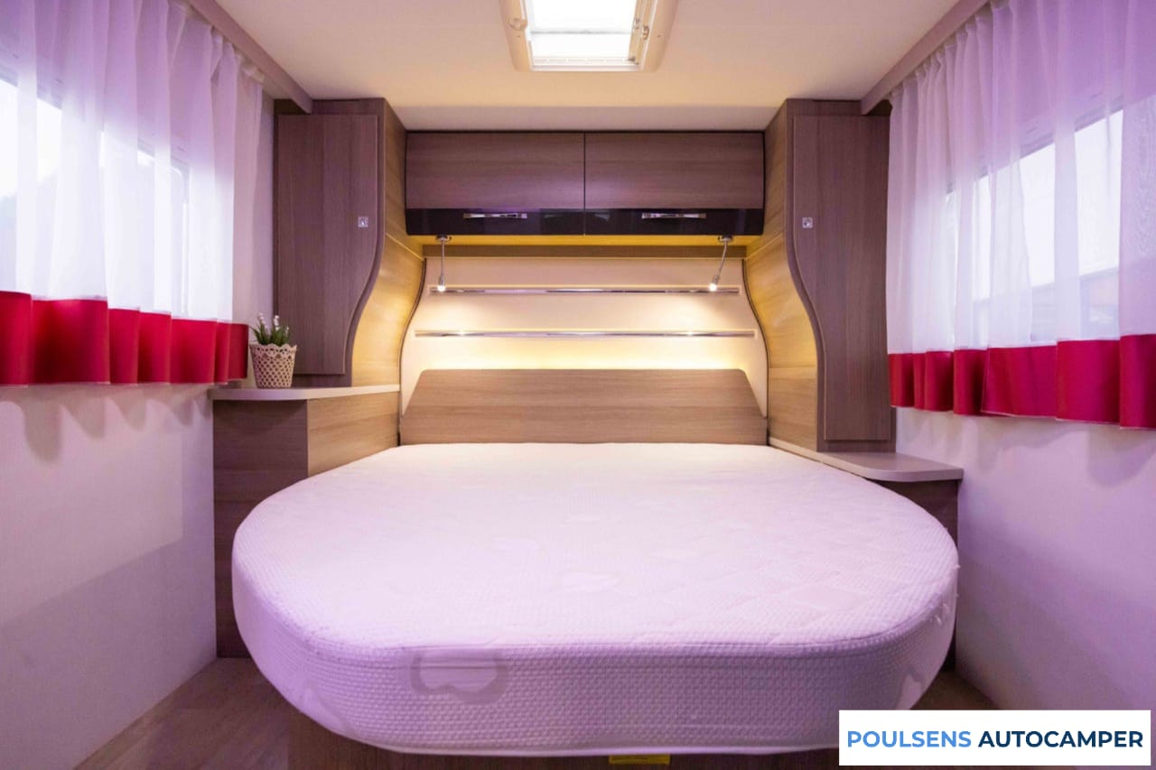 Espace couchage du Challenger 398 XLB 2017 avec lit central