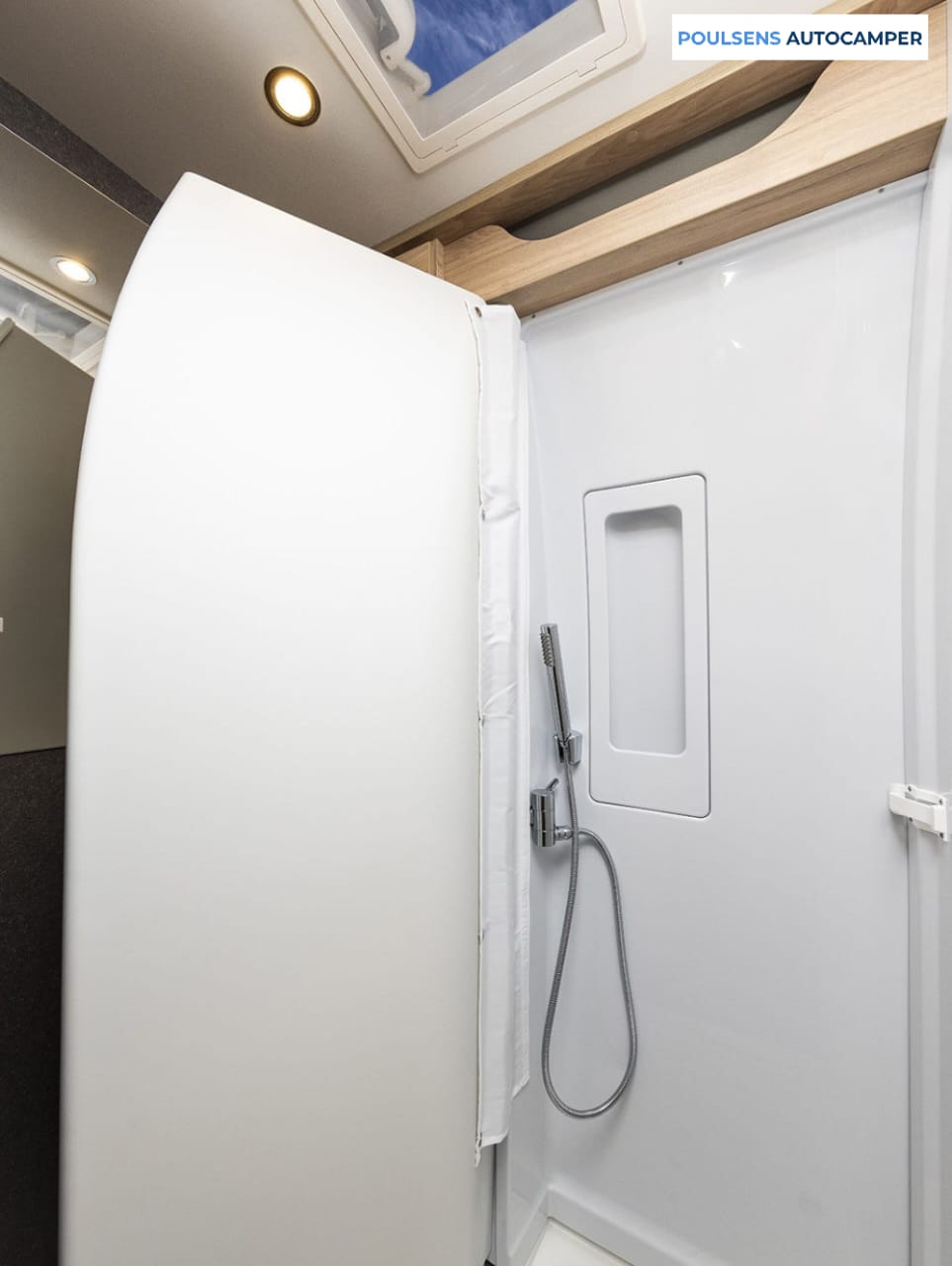 Salle de bain compacte du camping-car urbain Dethleffs Globetrail 640 ES 2026 