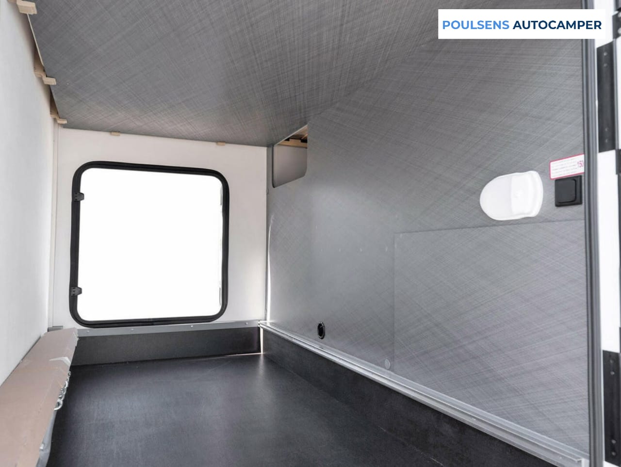 Vue arrière du camping‑car semi‑intégré Etrusco T 7.4 SB 2026 sur base Fiat