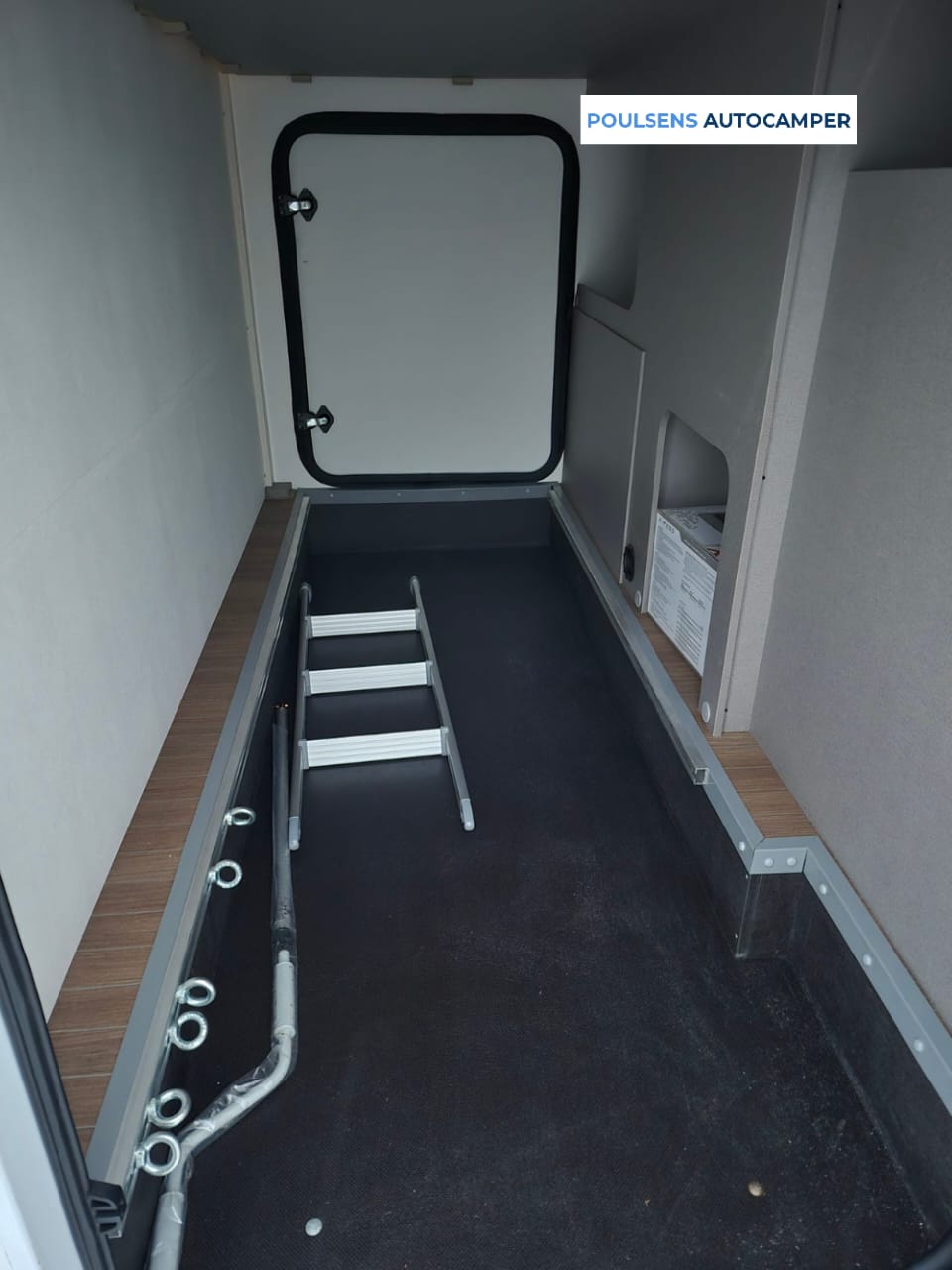 Vue intérieure du camping-car semi-intégré Etrusco V6.6 SF 2023 d’occasion 