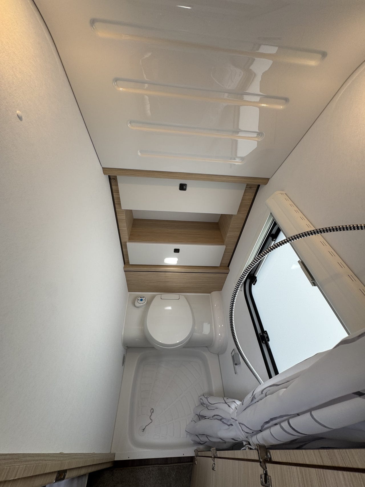 Salle de bain de la Fendt 390 FH APERO ACTIV