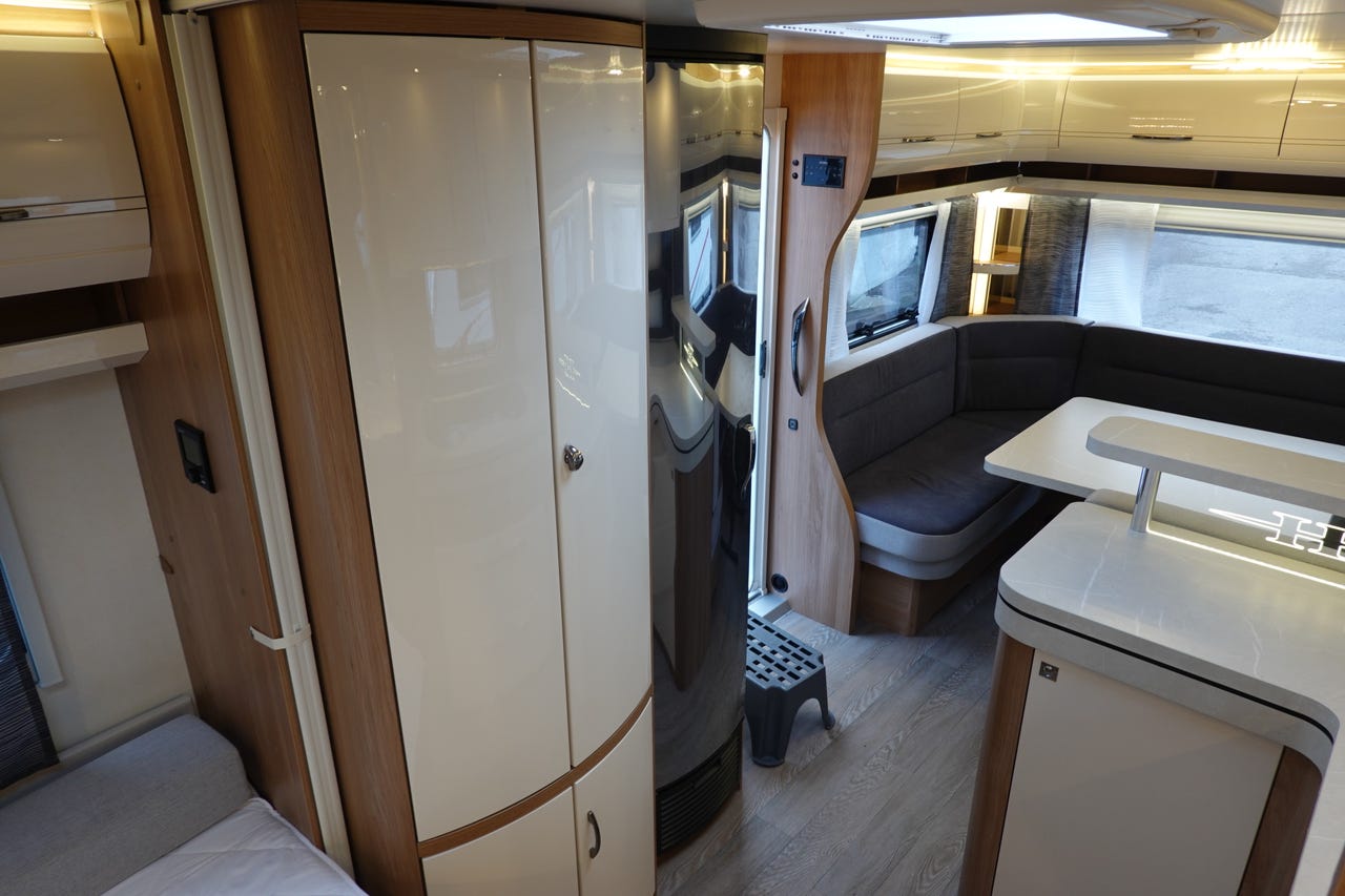 Cuisine de la Hobby 560 CFe Excellent avec congélateur