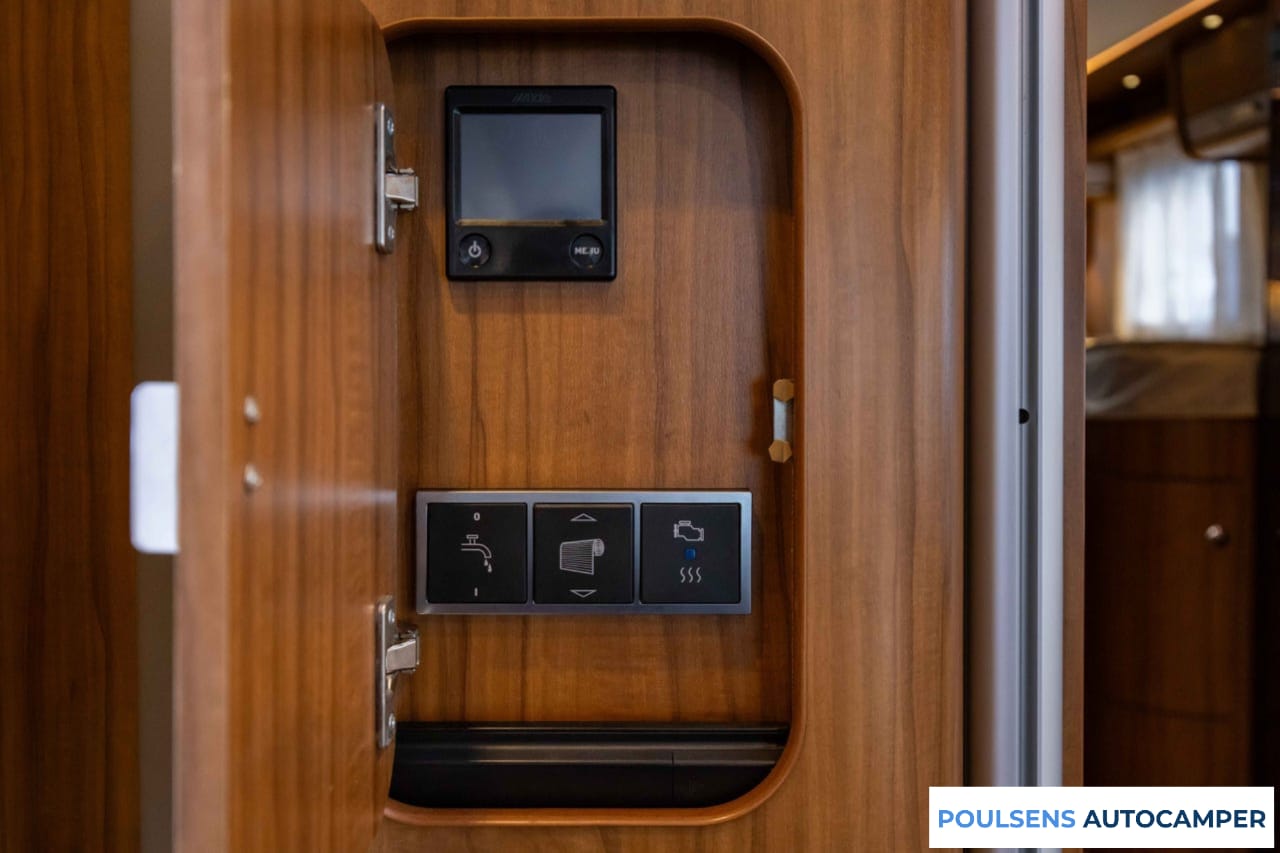 Salon intérieur du Hymer B 588 PL 2015 