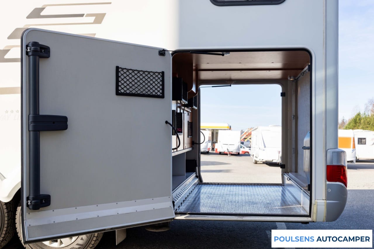 Vue extérieure du camping‑car intégral Hymer B 878 SL 2017 d’occasion
