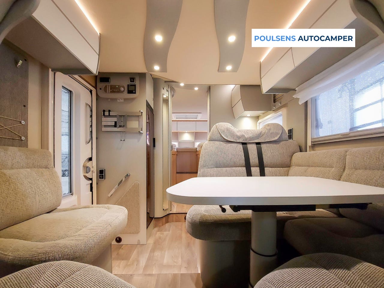 Salon intérieur du Hymer Tramp GL Ambition 578 2019