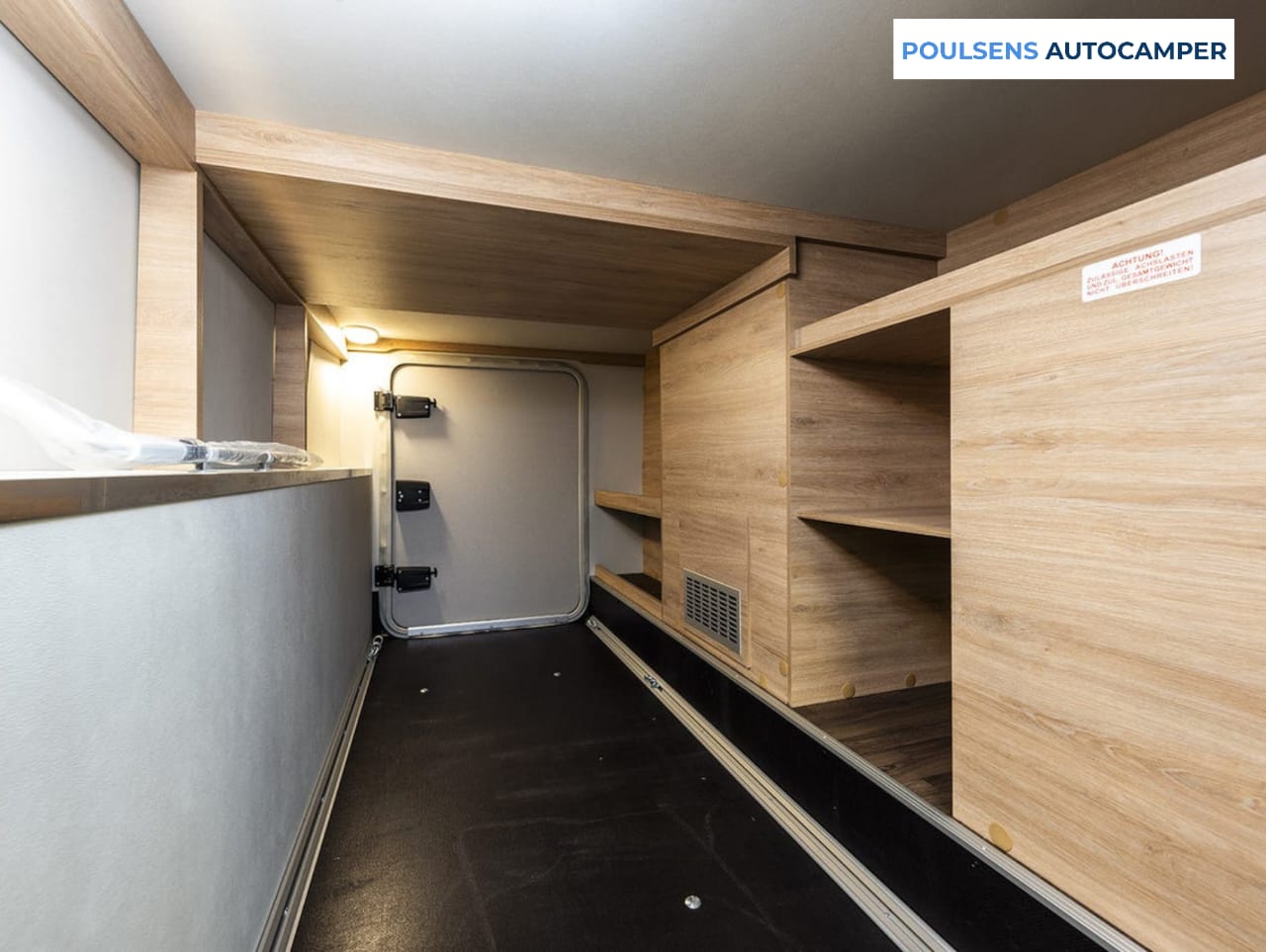 Espace couchage du camping-car semi-intégré Knaus LIVE TI 700 MEG Platinum Selection 2026 avec lits jumeaux