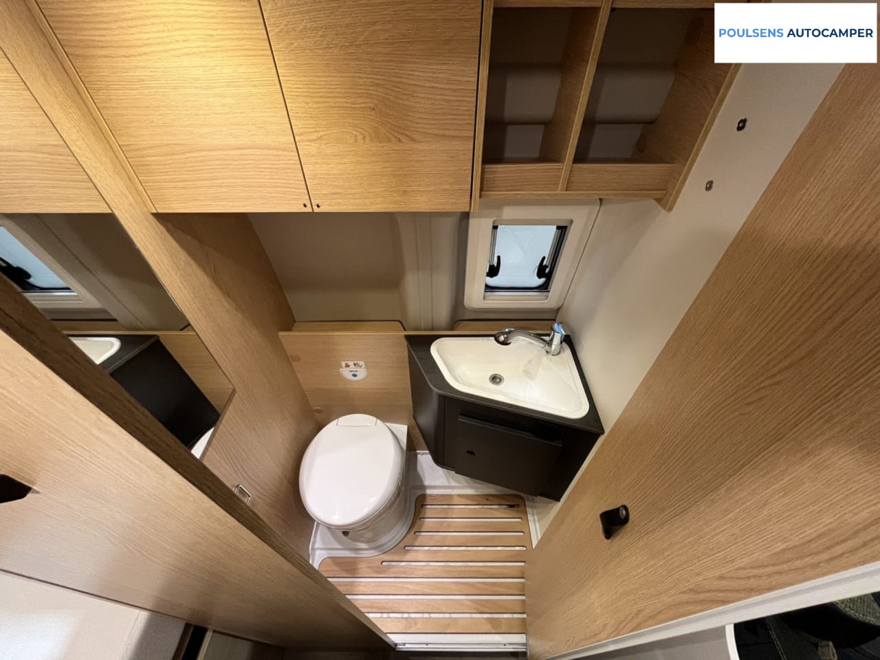Salle de bain du Sunlight Cliff 590 4x4 Green Trek