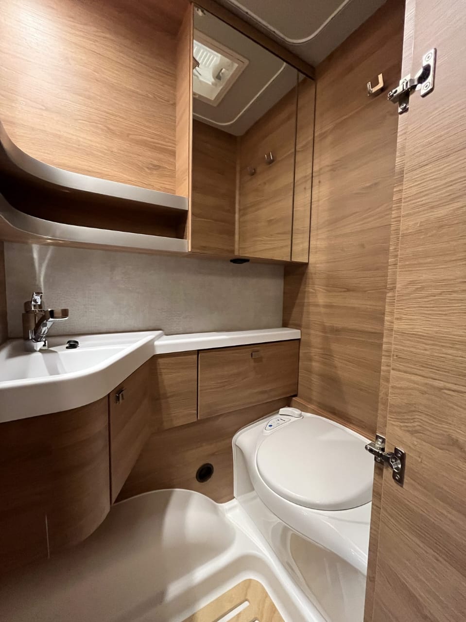 Salle de bain de la Tabbert Da Vinci 495 HE