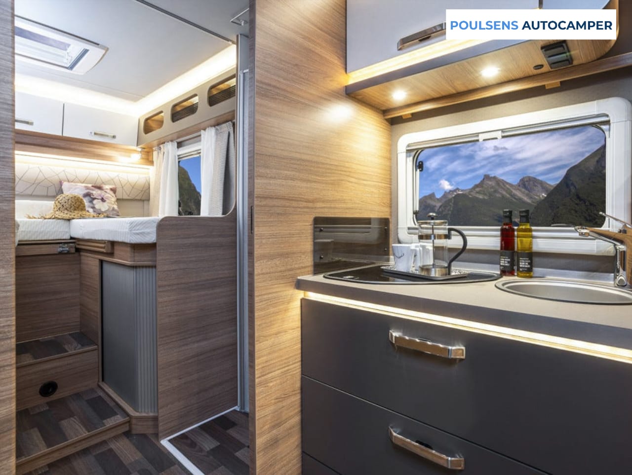 Cuisine du camping-car semi-intégré Weinsberg CARASUITE 700 ME 2023 avec rangements pratiques